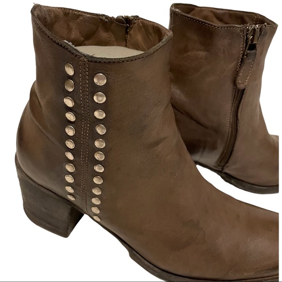 Leather Made in Italy Block Heel Flat Round Rivet Detail Inside Zip Ankle Boot - Picture 3 of 16